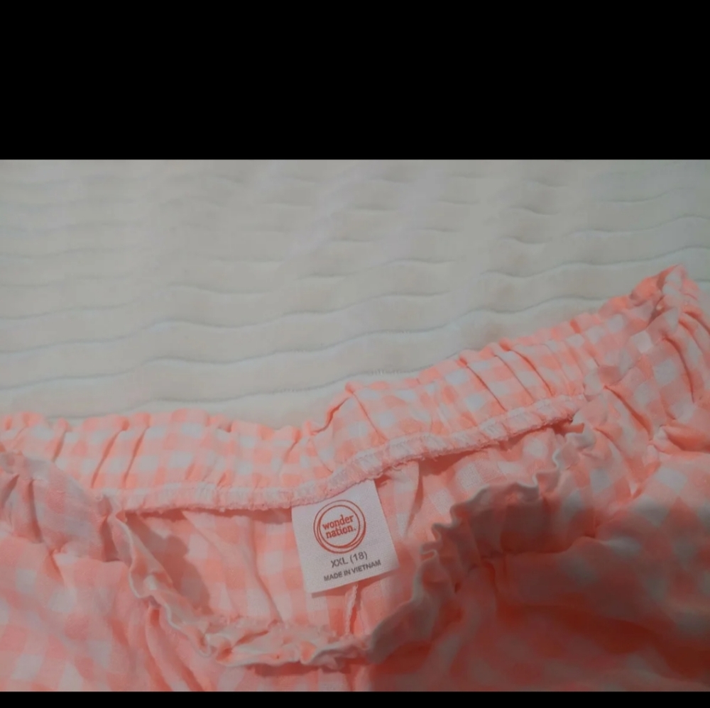 Shorts - Picture 2 of 3